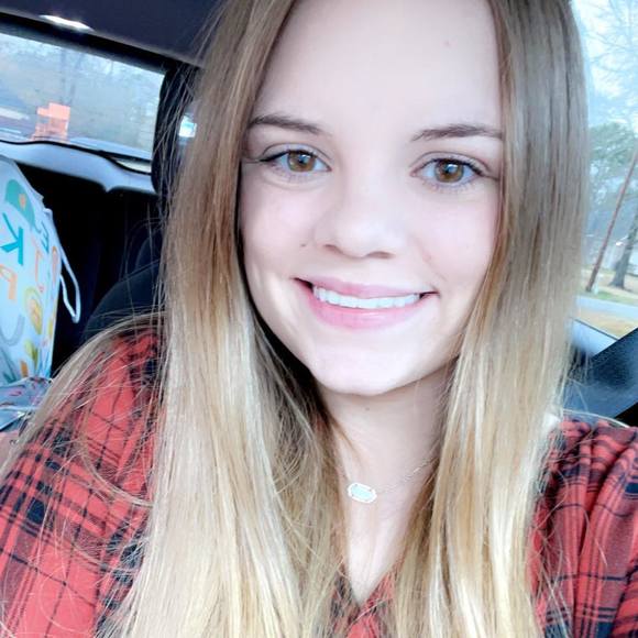 Profile Picture of Alexis James (@lexjames15) on Poshmark