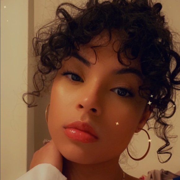 Profile Picture of Bianca Madera (@biancak_) on Poshmark