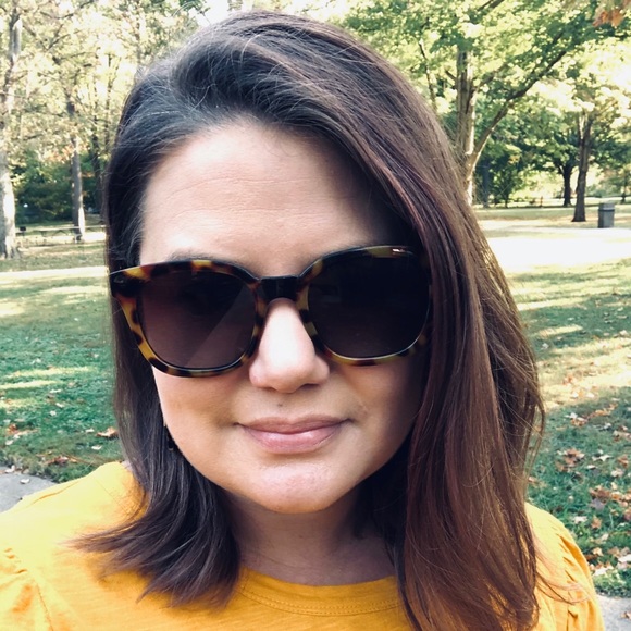 Profile Picture of Anna Grubenhoff (@hoerstam) on Poshmark