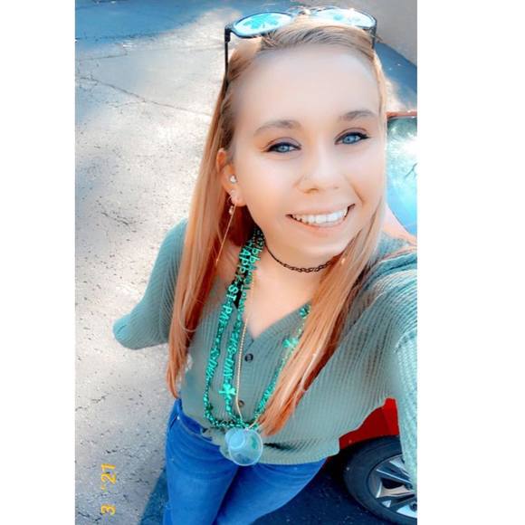 Profile Picture of Alex Byrnes (@allybpea) on Poshmark