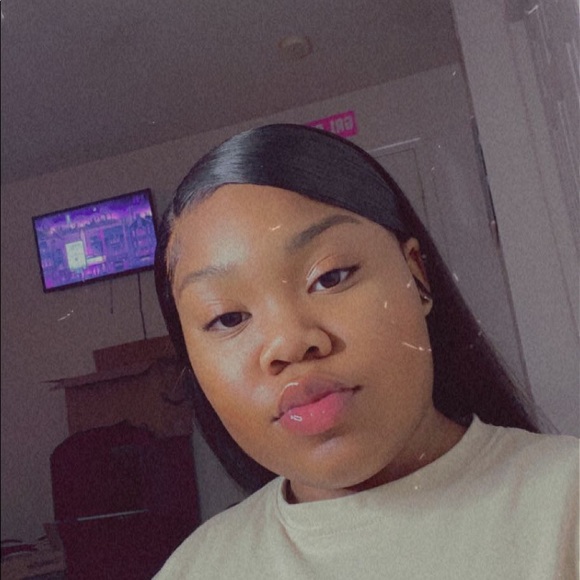 Profile Picture of Markasia Mincey (@markasiamincey) on Poshmark