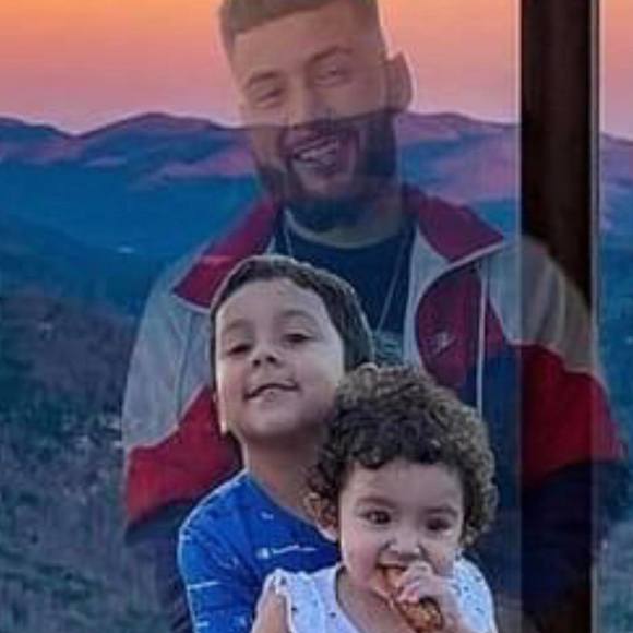 Profile Picture of Lucia Jimenez (@luciajimenez645) on Poshmark