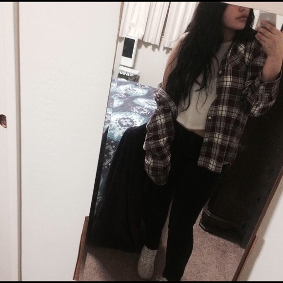 Profile Picture of Kiana Riesgo (@bbygirlk) on Poshmark
