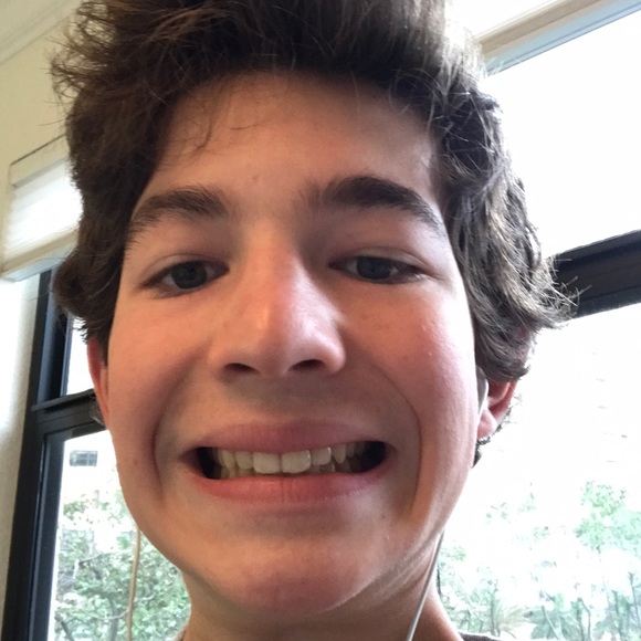 Profile Picture of David Wrotslavsky (@davidee2003) on Poshmark