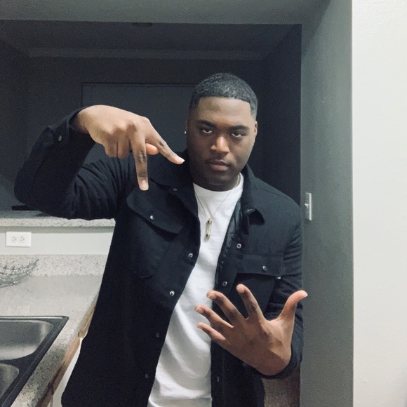 Profile Picture of Kenyon Mack (@keno52) on Poshmark