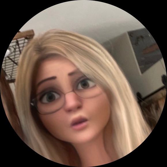 Profile Picture of Michelle Garhart (@michellegarhart) on Poshmark