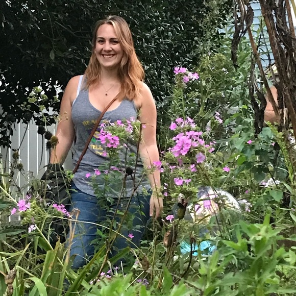 Amber Bickings - Poshmark Profile Picture of Amber Bickings (@lazzygurl96) on Poshmark