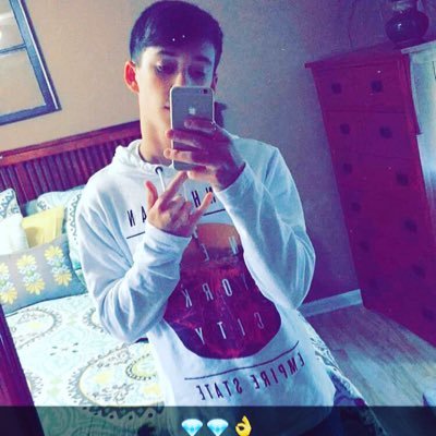 Profile Picture of Nick Bosley (@the_real_32) on Twitter