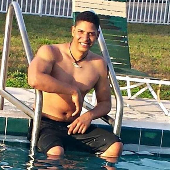 Profile Picture of Royer Sandoval manzueta (@manzueta_royer) on Poshmark