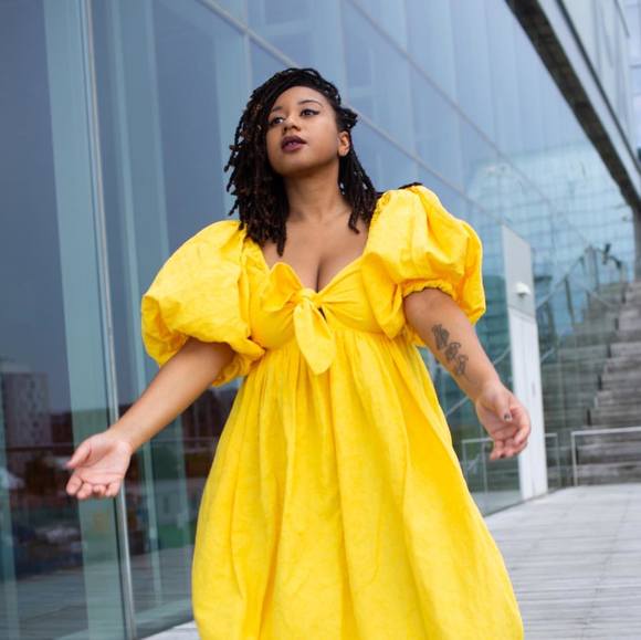 Profile Picture of Vicky Awkwards (@vickyawk) on Poshmark