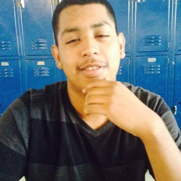 Profile Picture of Carlos Alarcon (@carlosalarco272) on Poshmark