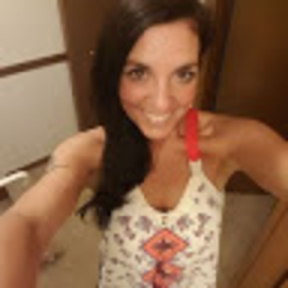 Profile Picture of Tara Lucenti (@taralucenti) on Poshmark