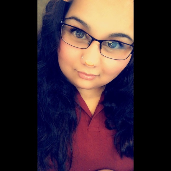 Profile Picture of Crystal Escobar (@crystalescob303) on Poshmark