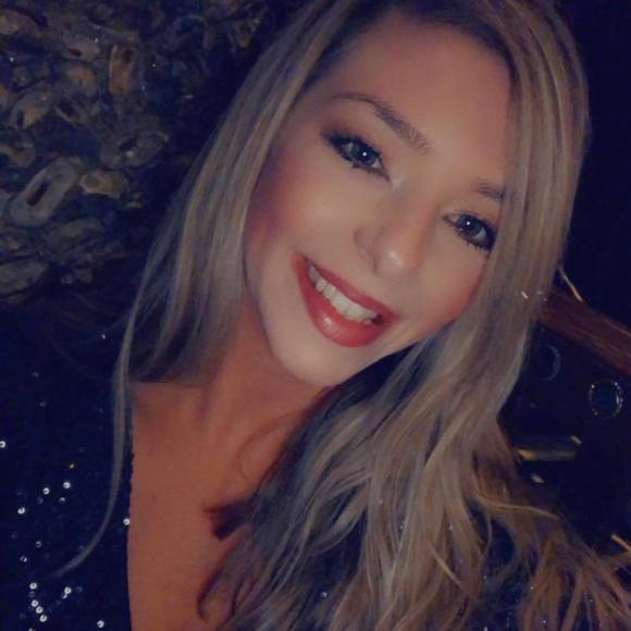 Profile Picture of Christy Morehouse (@cdunlevyak) on Poshmark