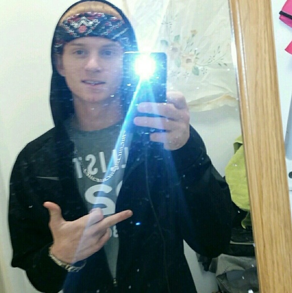 Profile Picture of Nathan Grogan (@nathan_grogan62) on Poshmark