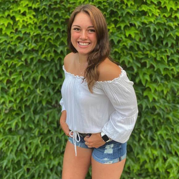 Profile Picture of Paige Perkins (@_paiper_) on Poshmark