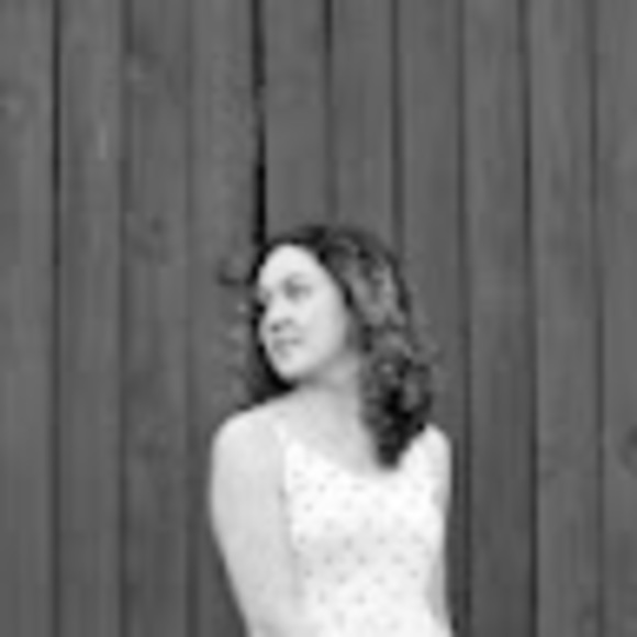 Profile Picture of Naomi Walters (@naomi_walters) on Poshmark