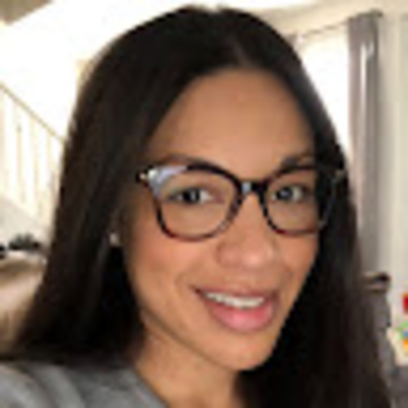 Profile Picture of Julianna Swanson (@julswans) on Poshmark