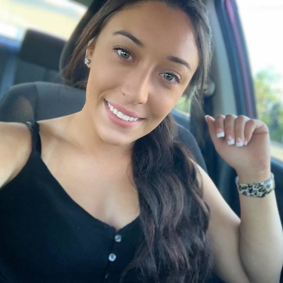 Profile Picture of Lori Mazzarelli (@lorimazzarelli) on Poshmark
