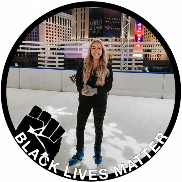 Profile Picture of Gabrielle Jakovac (@gabriellejak45) on Poshmark