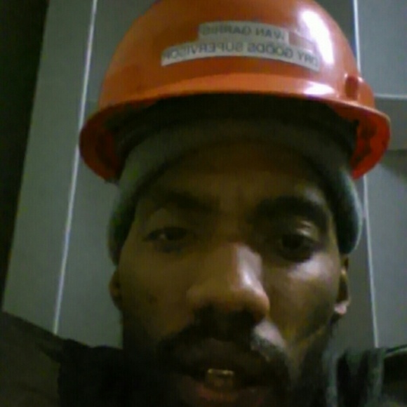 Profile Picture of Ivan Garris (@ivang3279) on Poshmark