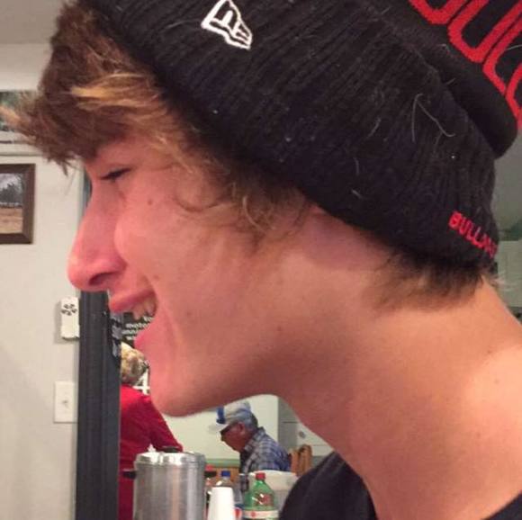 Profile Picture of Chris Huesser (@chrishuesser) on Poshmark