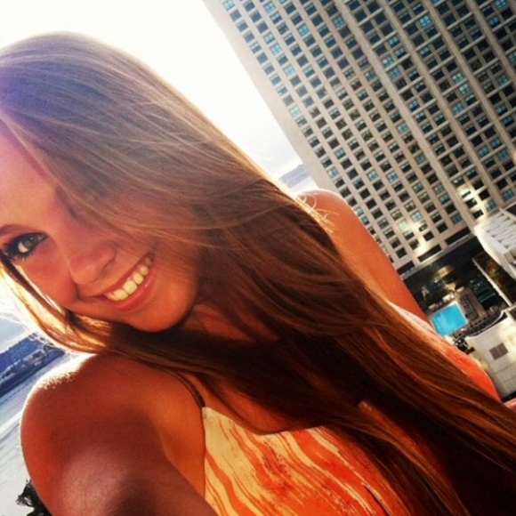 Profile Picture of Andrea Caputo (@drea_caputo) on Poshmark