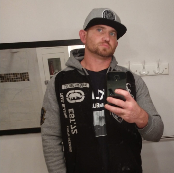 Profile Picture of Jason Robb (@jasonjr19) on Poshmark