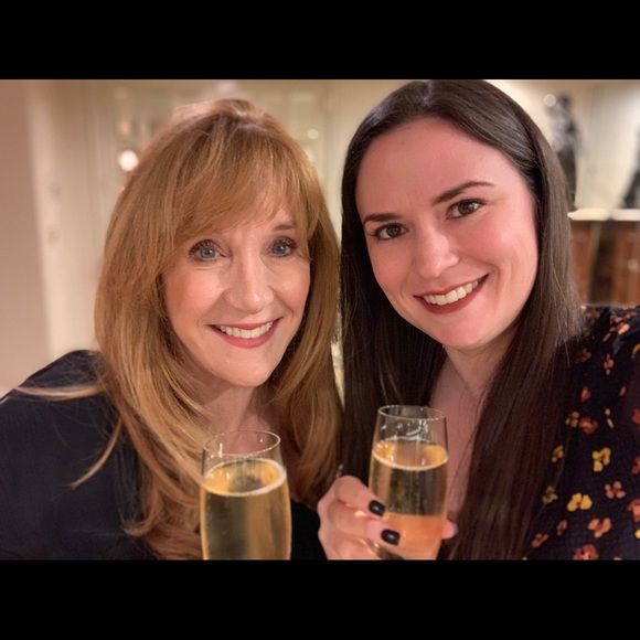 Profile Picture of Vicki Cahill (@vickicahill) on Poshmark