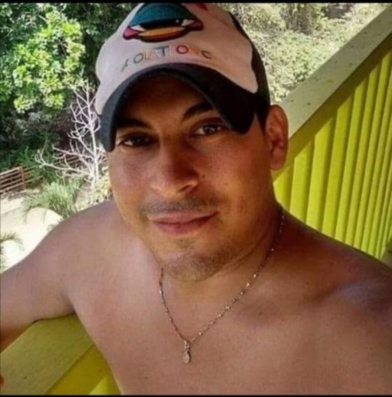 Profile Picture of Jonathan Barrios (@yonatanb2) on Poshmark