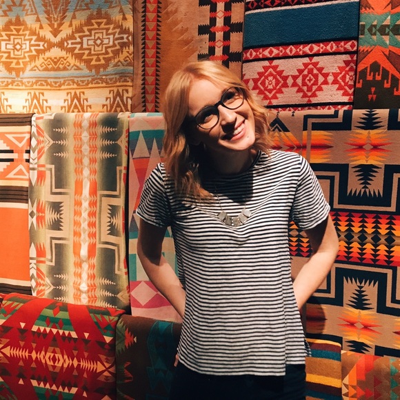 Profile Picture of Karigan Poulson (@karigangold) on Poshmark