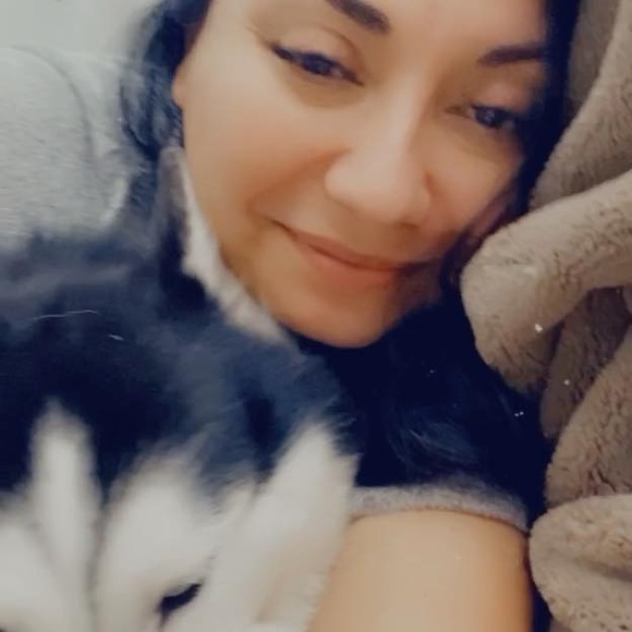 Profile Picture of Jessica Aviles (@jessica_aviles) on Poshmark