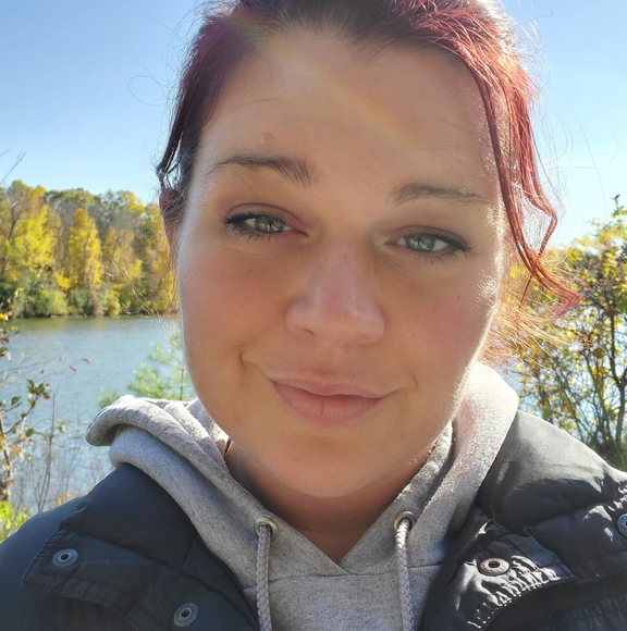 Profile Picture of Dana Ottoway (@danamallory) on Poshmark