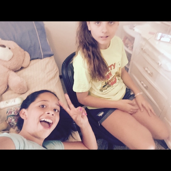 Profile Picture of Julia Arellano (@juliaarellano) on Poshmark