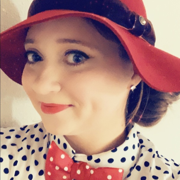 Profile Picture of Melissa Svee (@melissasvee) on Poshmark