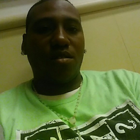 Profile Picture of Donnell Sampson (@donnell31) on Poshmark
