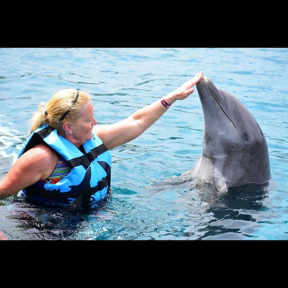 Profile Picture of Valerie Lonidier (@vlonidier) on Poshmark