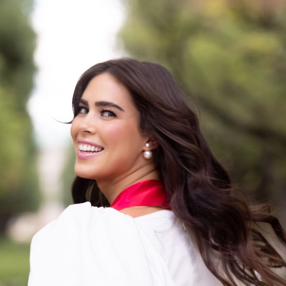 Profile Picture of Meredith Sharp (@meredithsharp) on Poshmark