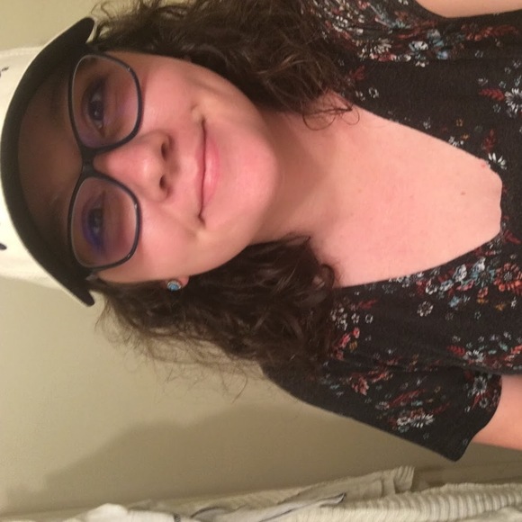 Profile Picture of Skyler Aswell (@skyleraswell) on Poshmark