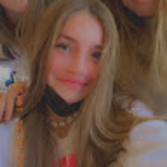 Profile Picture of Claire Brimley (@clairebrimley) on Poshmark