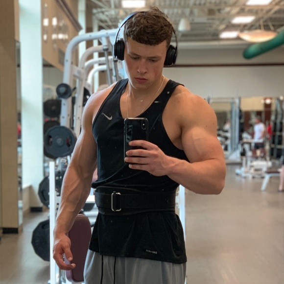 Profile Picture of Aaron Bevil (@aaronbevil) on Poshmark