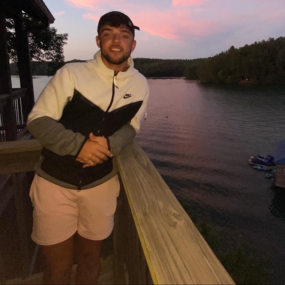 Profile Picture of Danny Mccabe (@dannymccabe__) on Poshmark