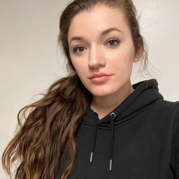 Profile Picture of Sarah Steadman (@sarahsteadman7) on Poshmark
