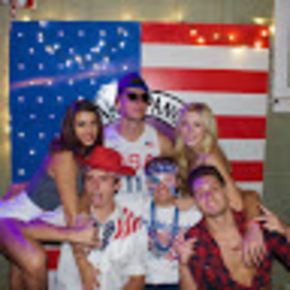 Profile Picture of Sam Lowthorp (@samlowthorp) on Poshmark