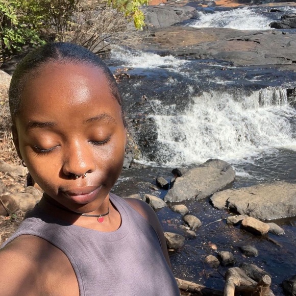 Profile Picture of Dinisha Dennis (@dinishaaliyah) on Poshmark