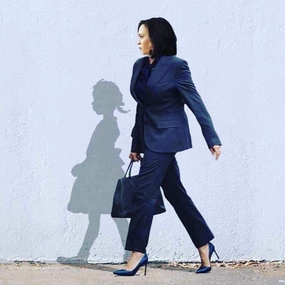 Profile Picture of Laure Schnackenberg (@laureanne61) on Poshmark