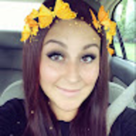 Profile Picture of Karlisa Gibson (@curly_tay) on Poshmark