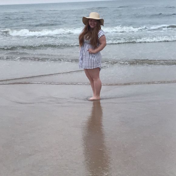 Profile Picture of Emily Beesler (@ebeesler19) on Poshmark