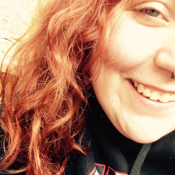 Profile Picture of Alexis Hoey (@lexxiisfreshh) on Poshmark