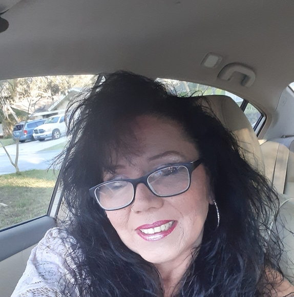 Profile Picture of Renee Tango (@reneetango) on Poshmark